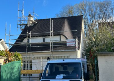 Travaux de rénovation extérieure et couverture de maison