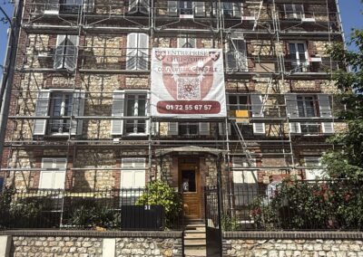 Rénovation de toiture avec échafaudage dans les Hauts-de-Seine