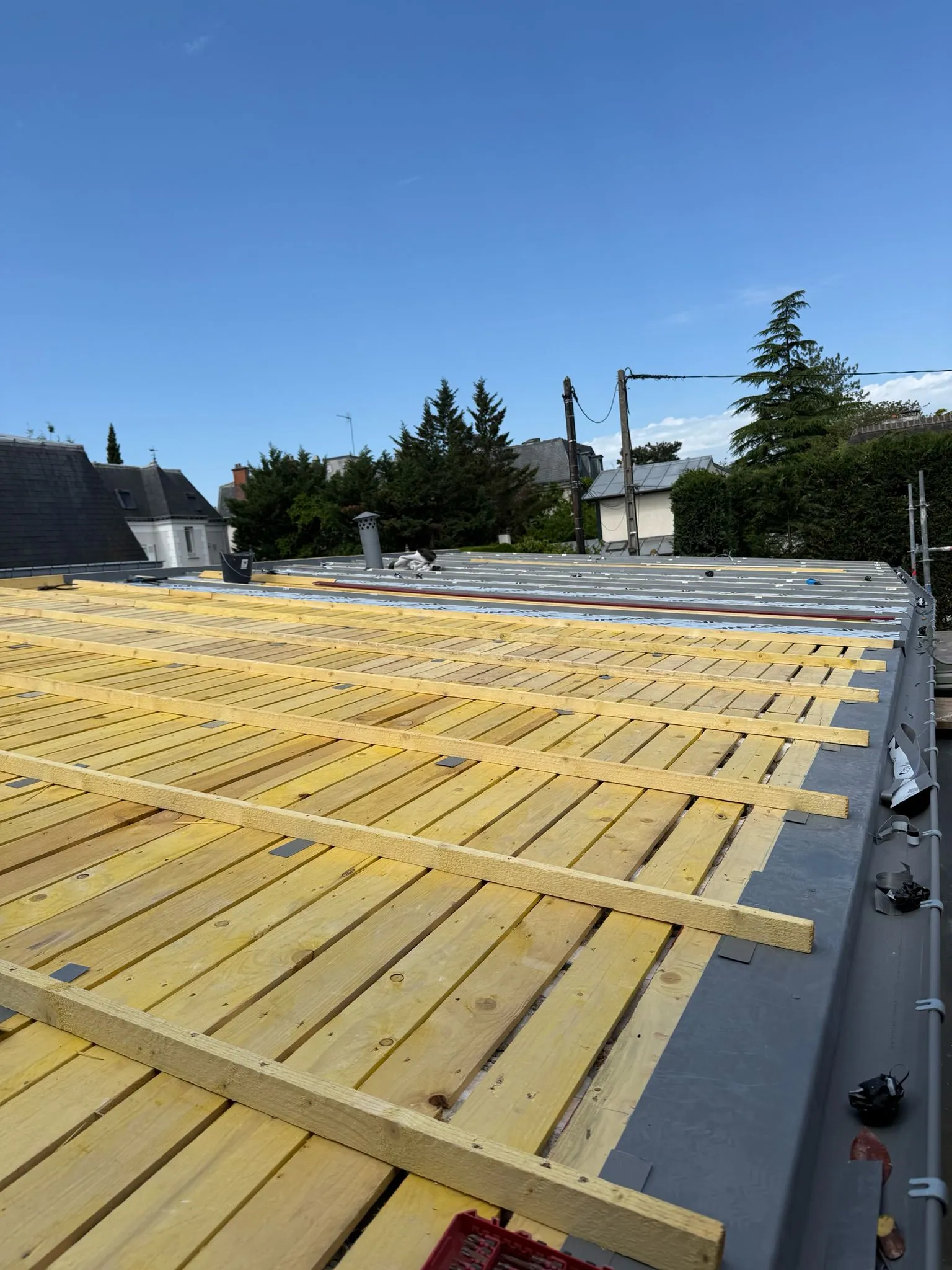 Réfection de toiture en tuiles à Boulogne-Billancourt Travaux de réfection d'une toiture en tuiles réalisés par Entreprise Christophe à Boulogne-Billancourt