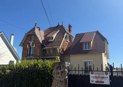 Maison avec toiture rénovée par Entreprise Christophe à Boulogne-Billancourt